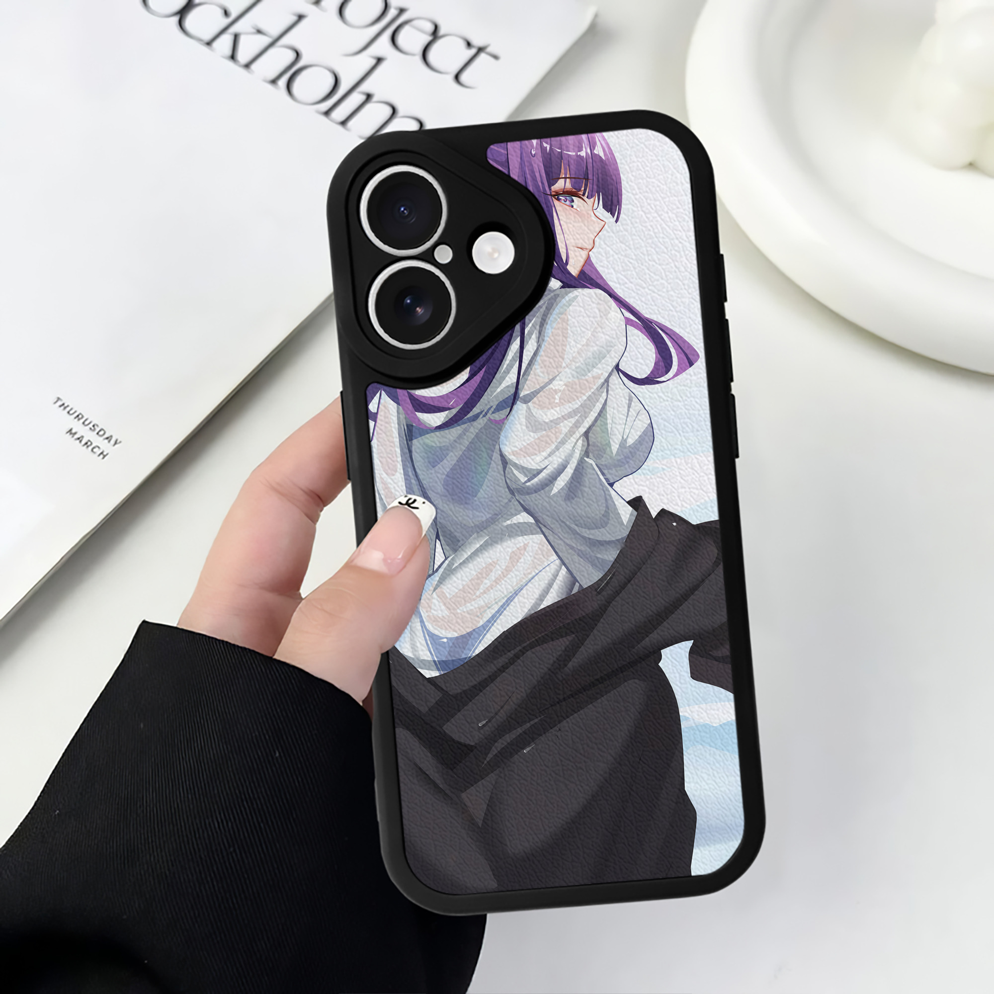 （画像用） 葬送のフリーレン Frieren 【iPhone 16シリーズ対応】シリコンスマホケース（レザー調） 材質：シリコン